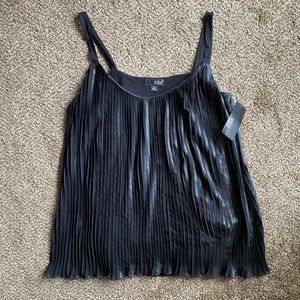🍊NWT Black Accordion Pleated Flowy Tank